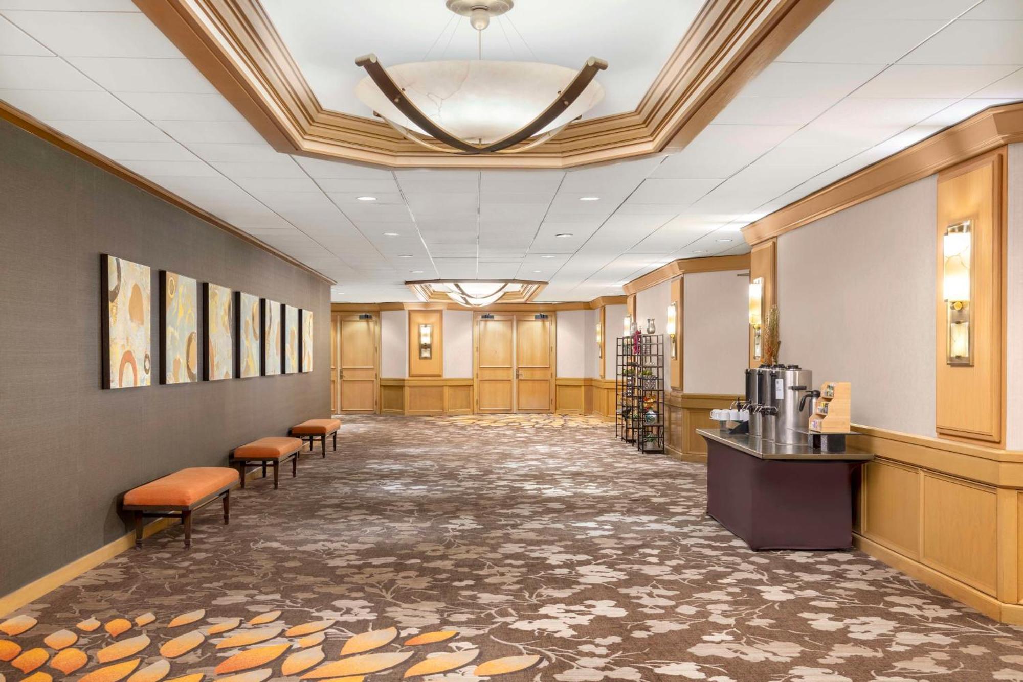 Hilton Orange County/Costa Mesa Hotel Exterior photo