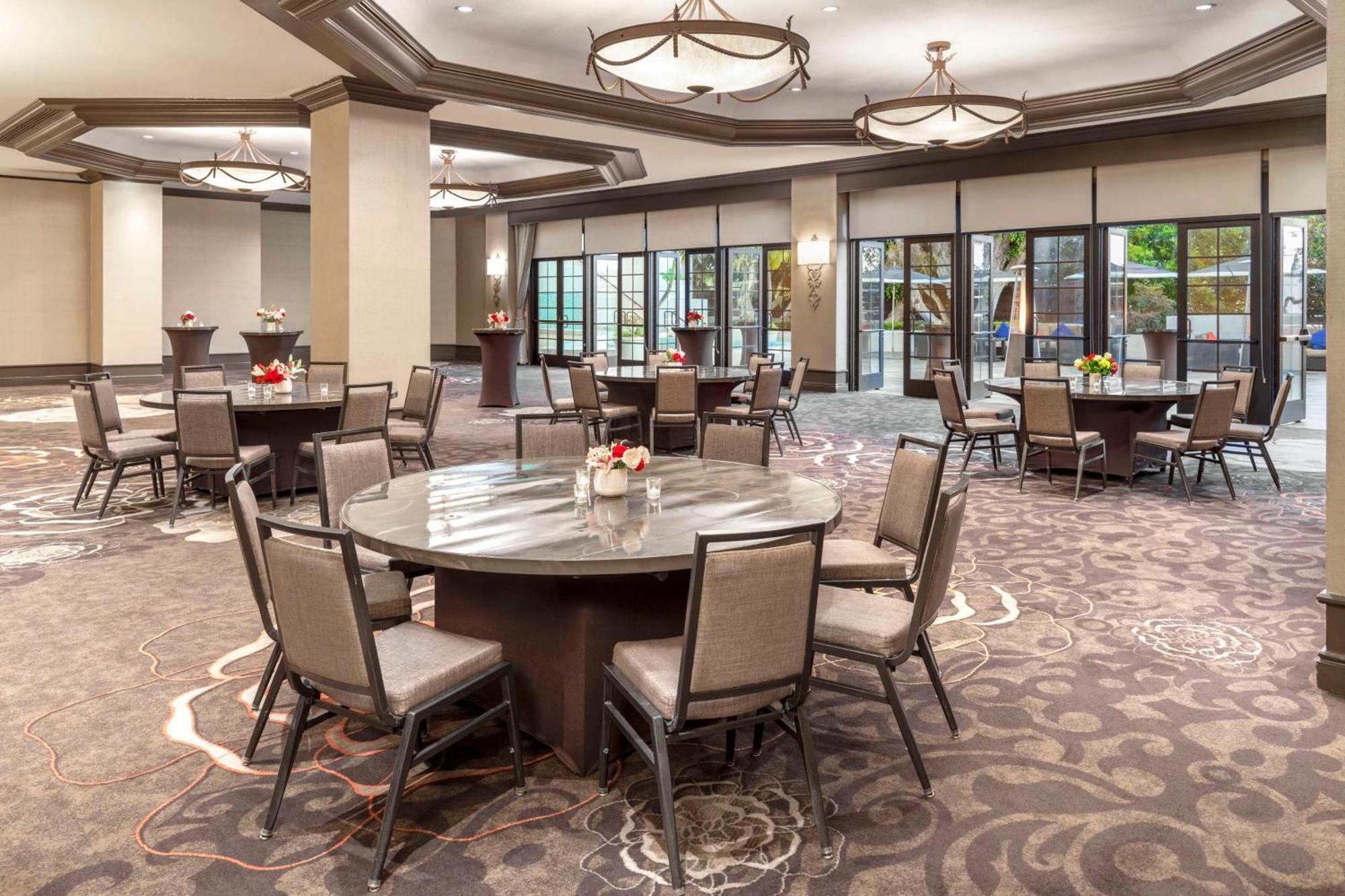 Hilton Orange County/Costa Mesa Hotel Exterior photo