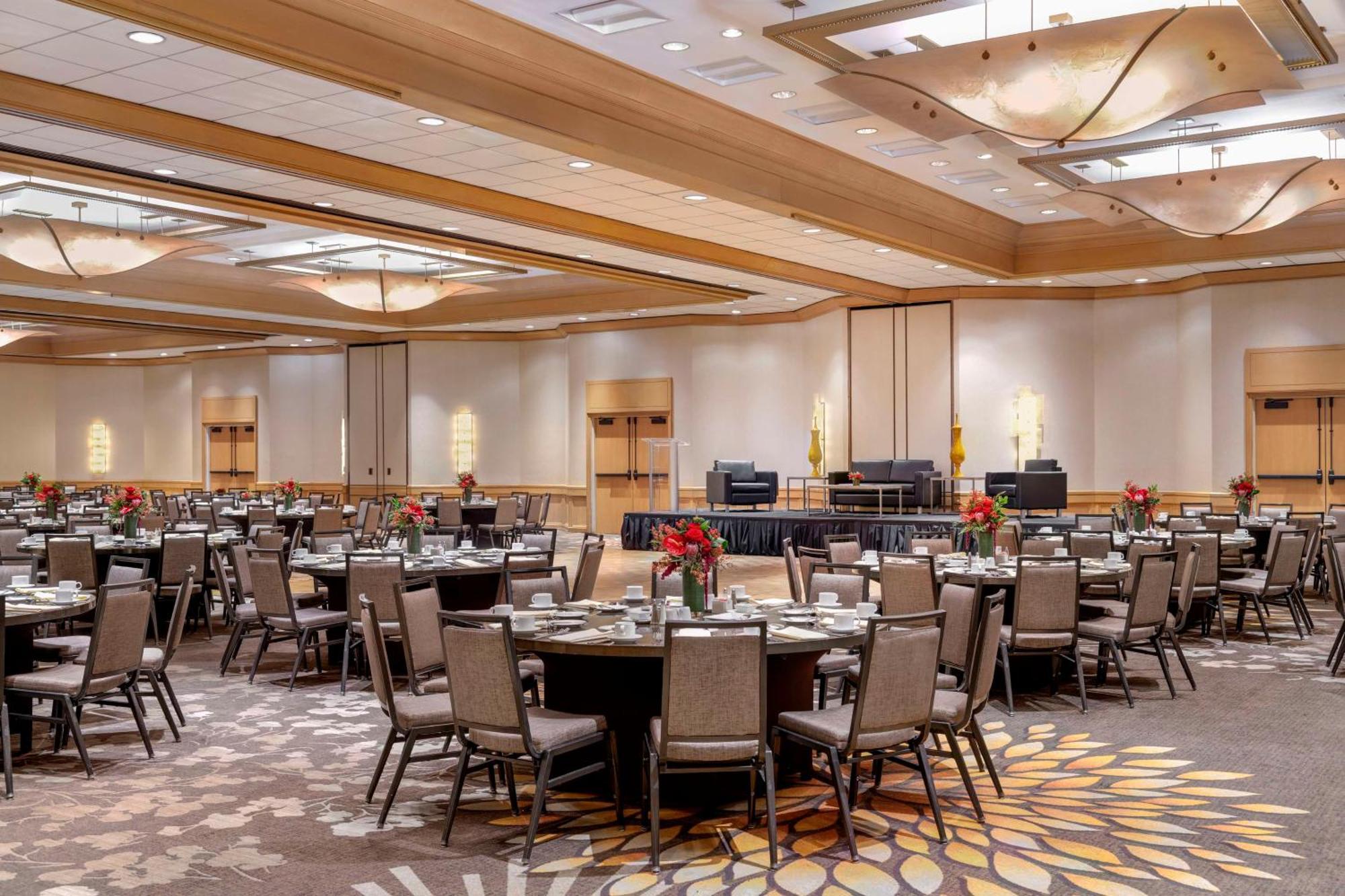 Hilton Orange County/Costa Mesa Hotel Exterior photo