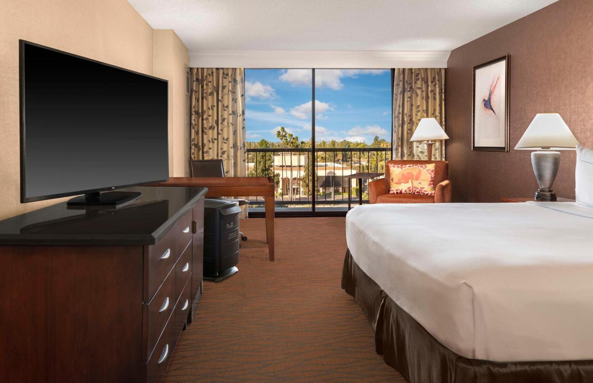 Hilton Orange County/Costa Mesa Hotel Exterior photo