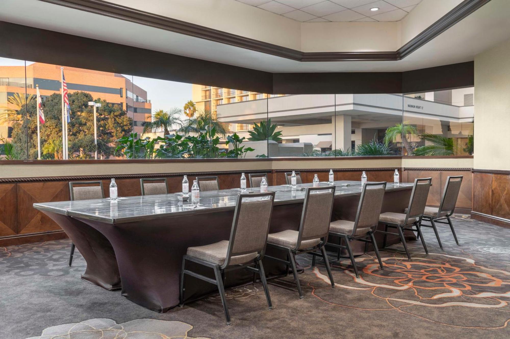Hilton Orange County/Costa Mesa Hotel Exterior photo