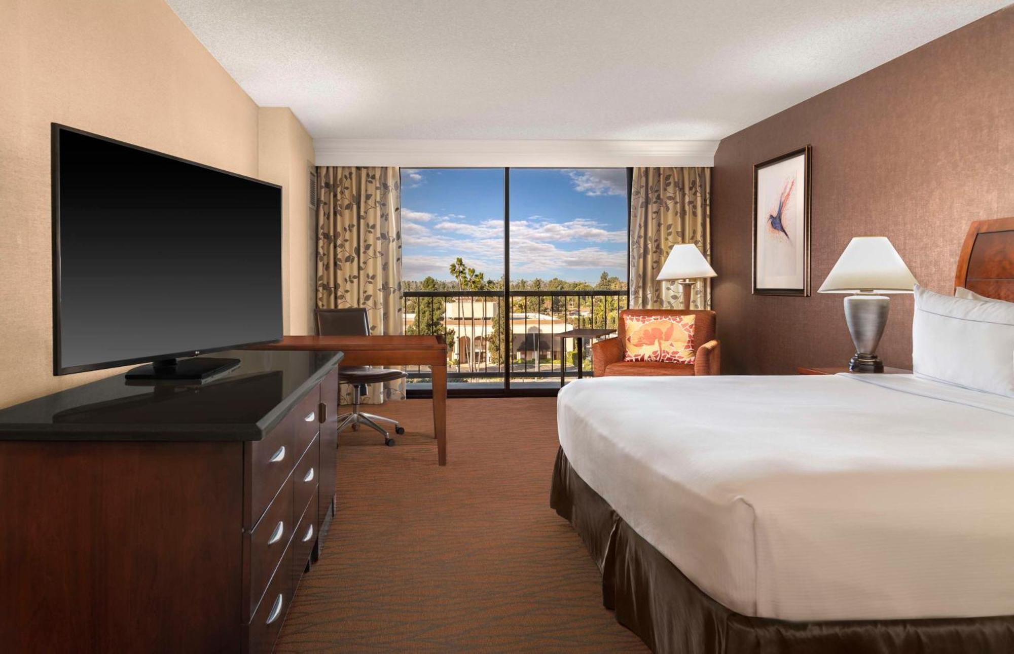 Hilton Orange County/Costa Mesa Hotel Exterior photo