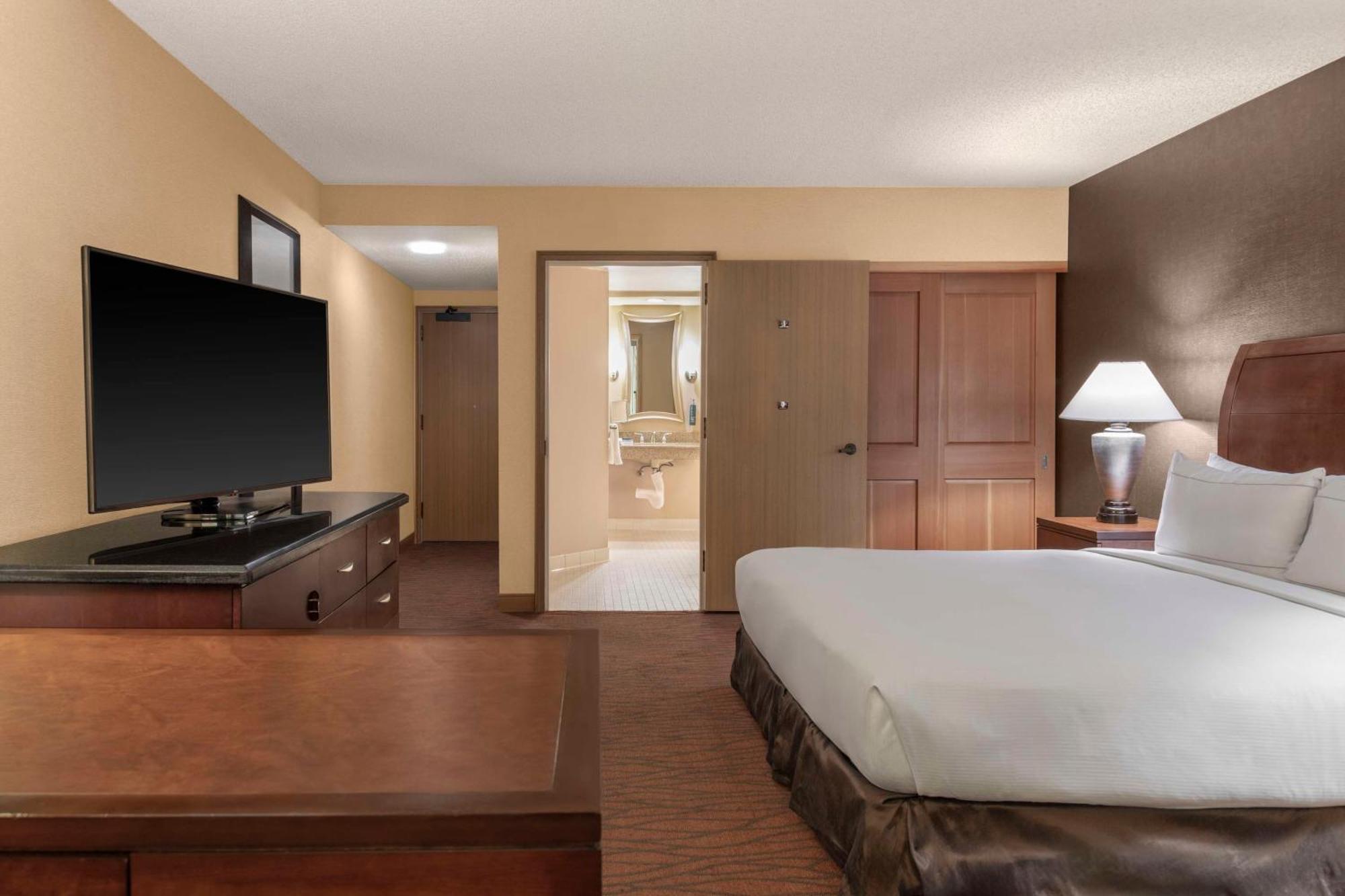 Hilton Orange County/Costa Mesa Hotel Exterior photo