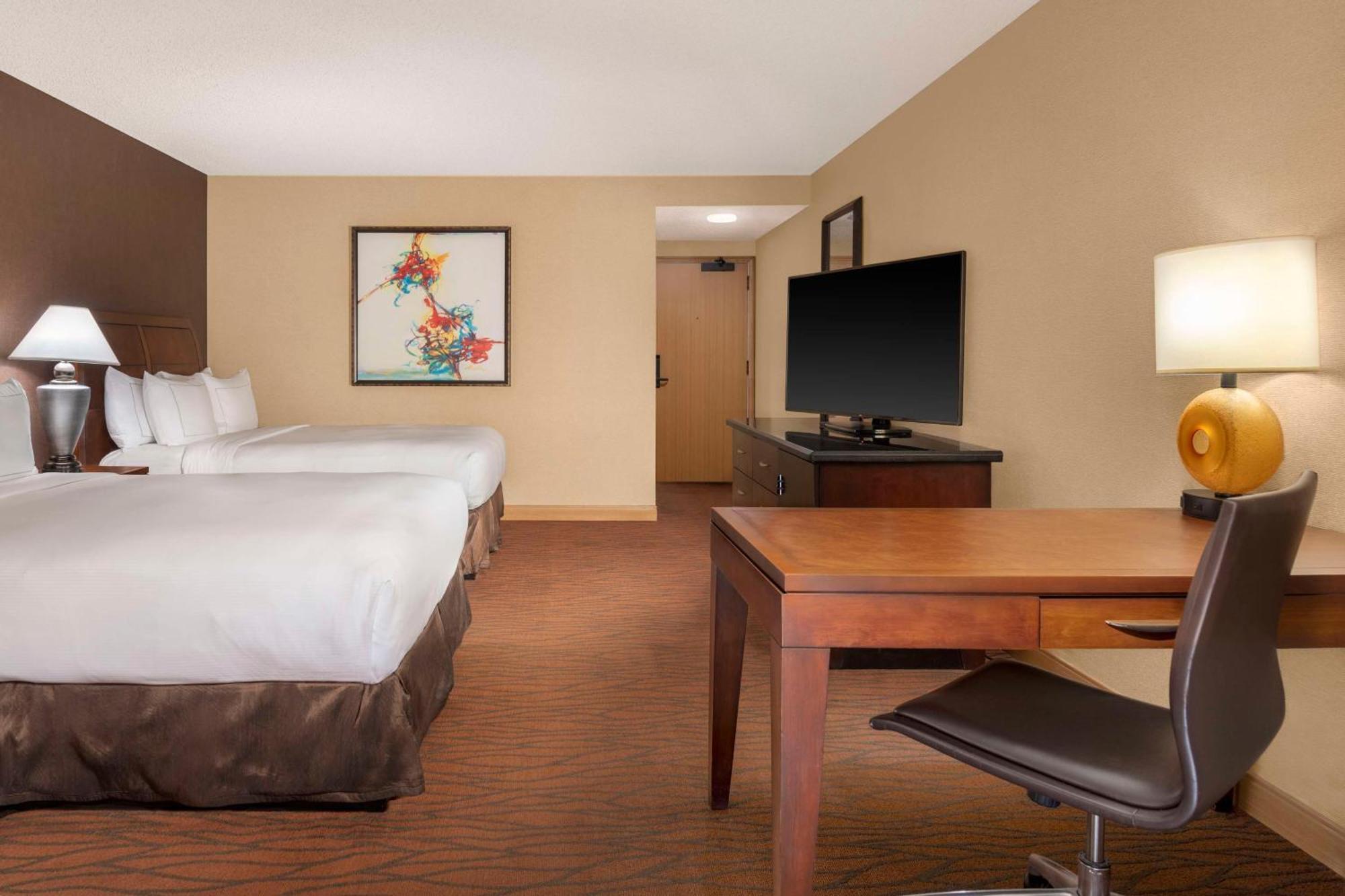 Hilton Orange County/Costa Mesa Hotel Exterior photo