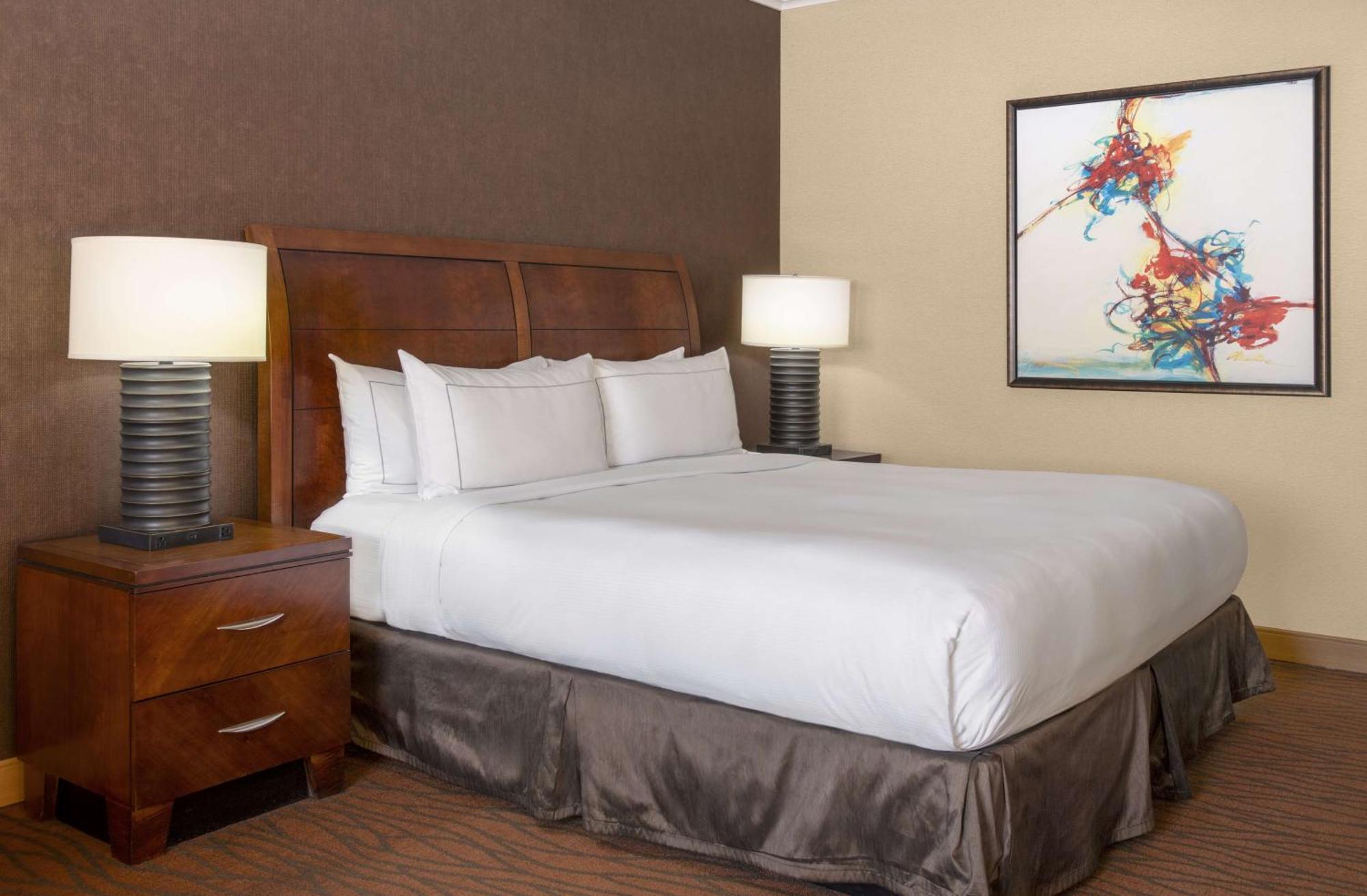Hilton Orange County/Costa Mesa Hotel Exterior photo